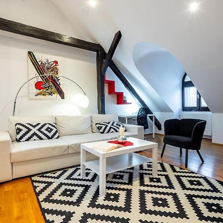 Modern Apartment Centrally Located ザグレブ エクステリア 写真