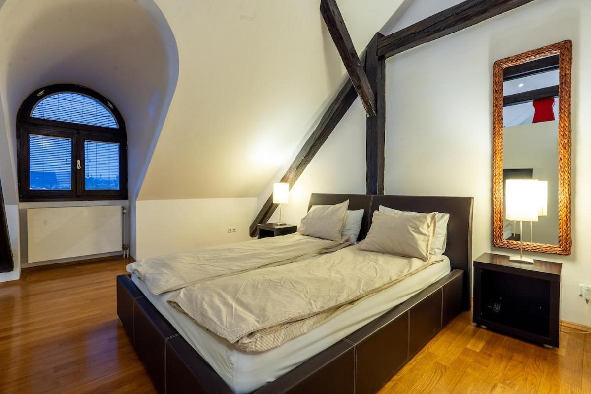 Modern Apartment Centrally Located ザグレブ エクステリア 写真